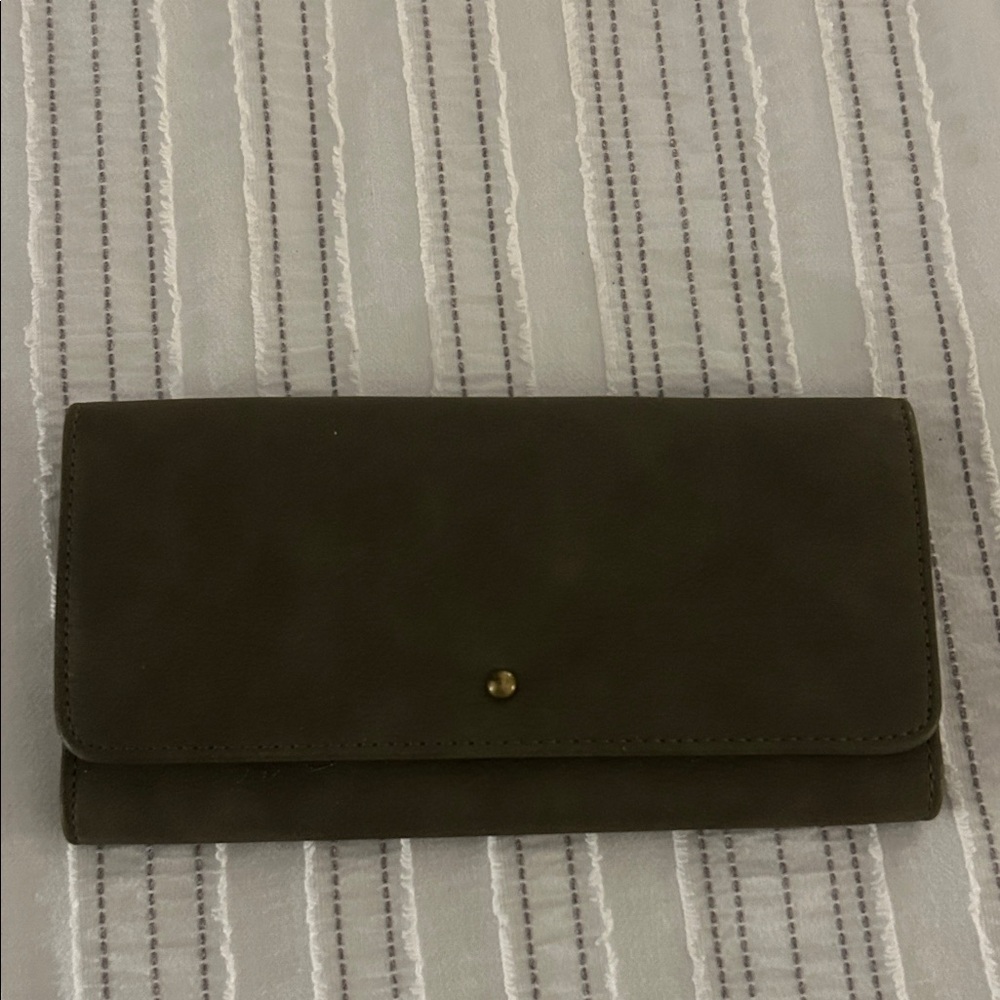 Universal Threads Wallet